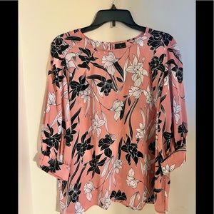 Worthington pink flower patterned blouse